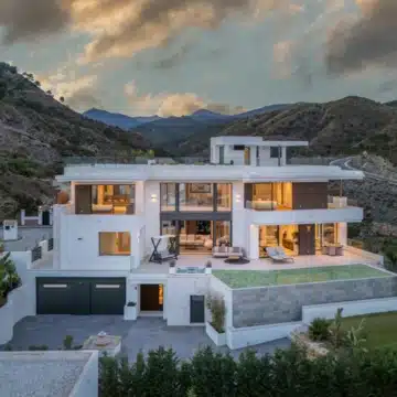 Brand new modern villa with stunning sea views in Lomas de la Quinta, Benahavis Picture 12