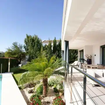 Contemporary villa within a secure gated community of Lomas de La Quinta, Benahavis Picture 0
