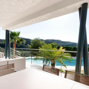 Contemporary villa within a secure gated community of Lomas de La Quinta, Benahavis Picture 5