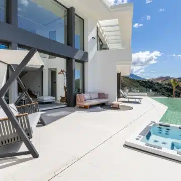 Brand new modern villa with stunning sea views in Lomas de la Quinta, Benahavis Picture 3
