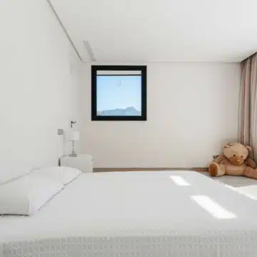 Contemporary villa within a secure gated community of Lomas de La Quinta, Benahavis Picture 16