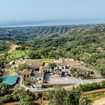 Marvellous 7-bedroom luxury estate offering unparalleled views in La Mairena, Marbella East Picture 49