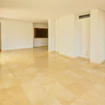 Magnificent front-line groundfloor apartment in Alcazaba beach, Estepona Picture 11
