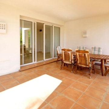 Magnificent front-line groundfloor apartment in Alcazaba beach, Estepona Picture 13
