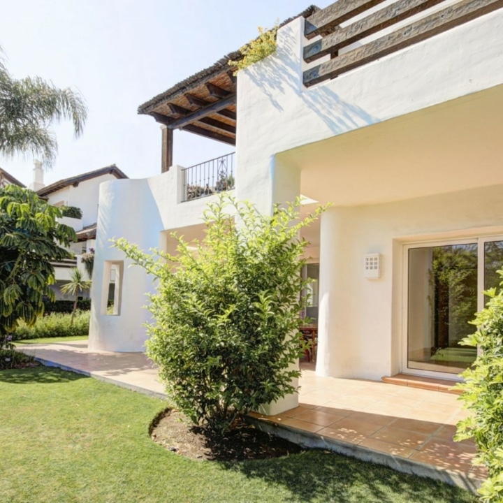 Magnificent front-line groundfloor apartment in Alcazaba beach, Estepona Picture