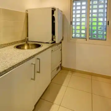 Magnificent front-line groundfloor apartment in Alcazaba beach, Estepona Picture 5