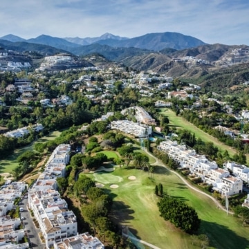 Stunning frontline golf apartment in Las Terrazas de La Quinta, Benahavis Picture 7