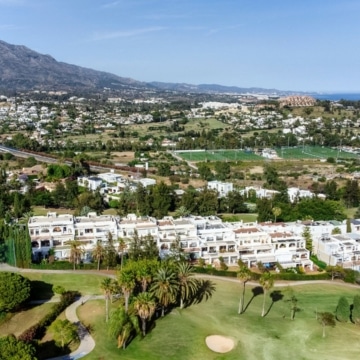 Stunning frontline golf apartment in Las Terrazas de La Quinta, Benahavis Picture 18