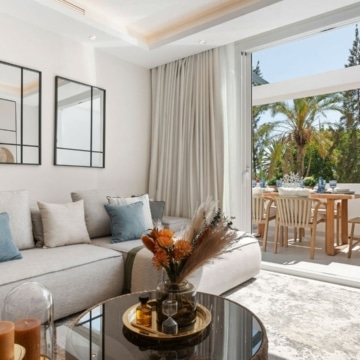 Stunning frontline golf apartment in Las Terrazas de La Quinta, Benahavis Picture 6