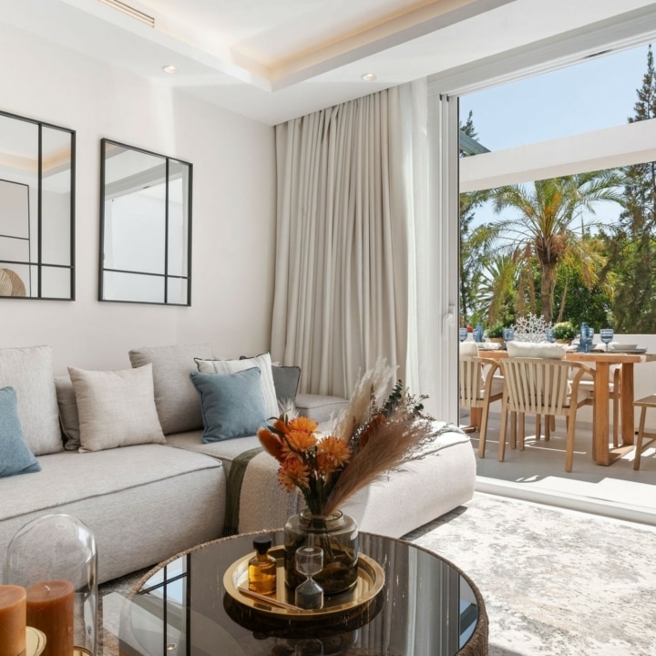 Stunning frontline golf apartment in Las Terrazas de La Quinta, Benahavis Picture