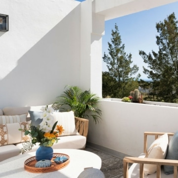 Stunning frontline golf apartment in Las Terrazas de La Quinta, Benahavis Picture 12