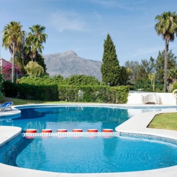Stunning frontline golf apartment in Las Terrazas de La Quinta, Benahavis Picture 16