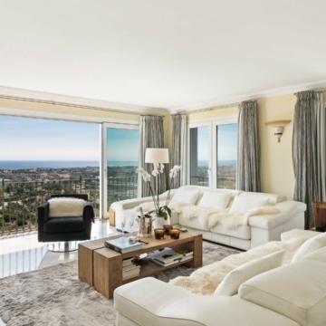 Stunning duplex penthouse with panoramic sea views in Monte Halcones, Benahavis Picture 1