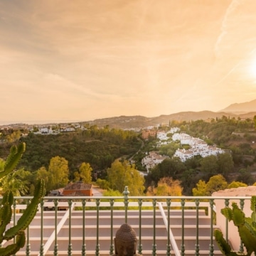 Stunning duplex penthouse with panoramic sea views in Monte Halcones, Benahavis Picture 6