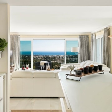 Stunning duplex penthouse with panoramic sea views in Monte Halcones, Benahavis Picture 10