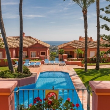 Stunning duplex penthouse with panoramic sea views in Monte Halcones, Benahavis Picture 12