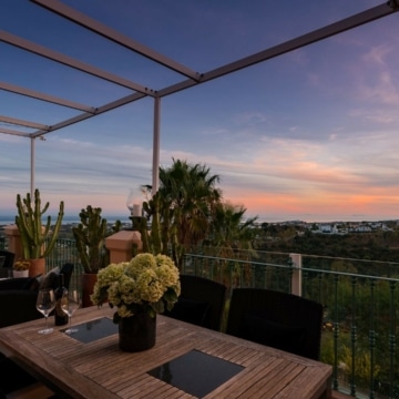 Stunning duplex penthouse with panoramic sea views in Monte Halcones, Benahavis Picture 26