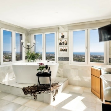 Stunning duplex penthouse with panoramic sea views in Monte Halcones, Benahavis Picture 33