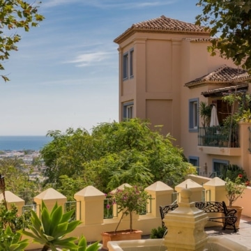 Stunning duplex penthouse with panoramic sea views in Monte Halcones, Benahavis Picture 4
