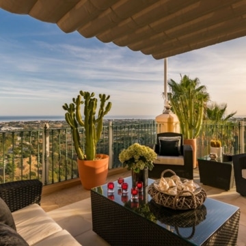 Stunning duplex penthouse with panoramic sea views in Monte Halcones, Benahavis Picture 23