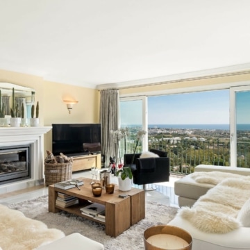 Stunning duplex penthouse with panoramic sea views in Monte Halcones, Benahavis Picture 34