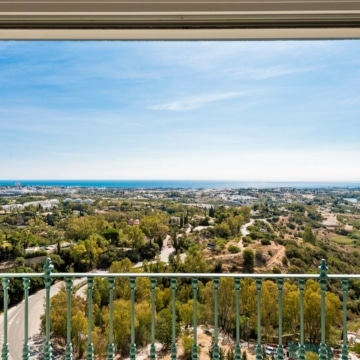 Stunning duplex penthouse with panoramic sea views in Monte Halcones, Benahavis Picture 0
