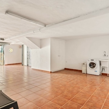 Frontline beach 3-bedroom townhouse with stunning sea views in Garden Beach, Estepona Picture 20
