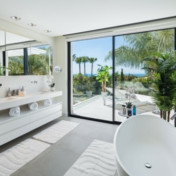 Modern villa with stunning sea and mountain views in Marbesa, Marbella East Picture 4