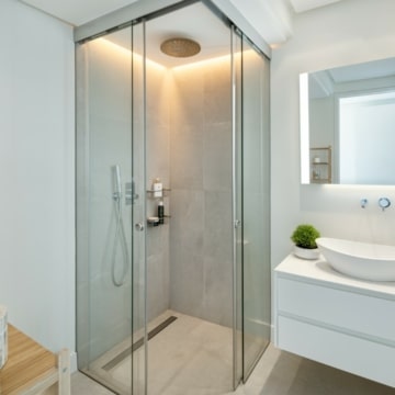 Modern villa with stunning sea and mountain views in Marbesa, Marbella East Picture 13