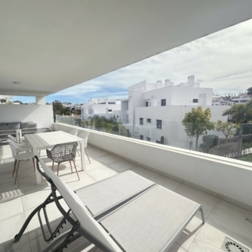 Spacious 2 bedroom apartment surrounded by renowned golf courses in El Campanario, Estepona Picture 13