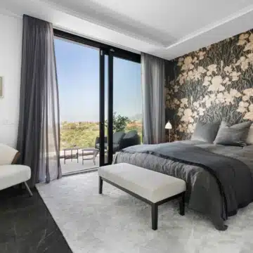 Stunning semi-detached villa with glorious sea views in Cabopino, Marbella Picture 22