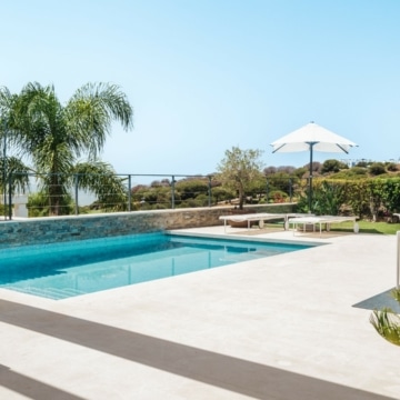 Stunning semi-detached villa with glorious sea views in Cabopino, Marbella Picture 15