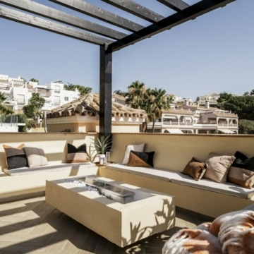 Beautiful penthouse with spacious terrace and stunning sea views in Benahavis Picture 20