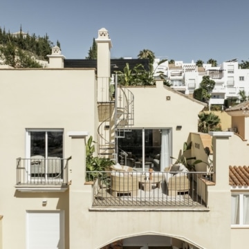 Beautiful penthouse with spacious terrace and stunning sea views in Benahavis Picture 29