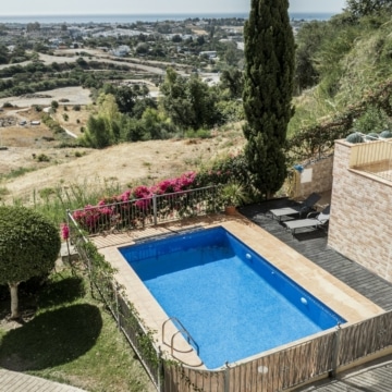 Beautiful penthouse with spacious terrace and stunning sea views in Benahavis Picture 32