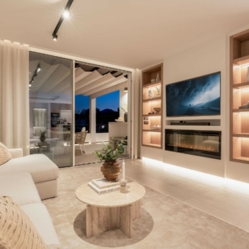 Luxury duplex penthouse with stunning golf course views in the heart of La Quinta, Benahavis Picture 27