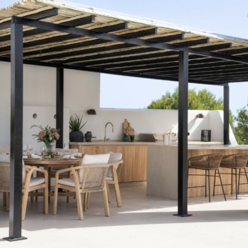 Luxury duplex penthouse with stunning golf course views in the heart of La Quinta, Benahavis Picture 23