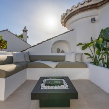 Newly refurbished duplex penthouse with sea views in Montepiedra, Marbella Golden Mile Picture 39