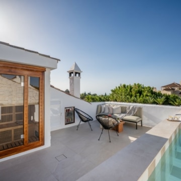 Newly refurbished duplex penthouse with sea views in Montepiedra, Marbella Golden Mile Picture 5