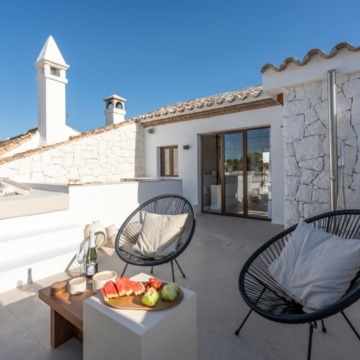 Newly refurbished duplex penthouse with sea views in Montepiedra, Marbella Golden Mile Picture 13