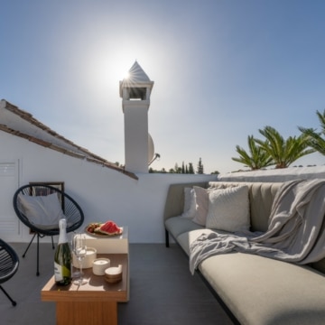 Newly refurbished duplex penthouse with sea views in Montepiedra, Marbella Golden Mile Picture 41