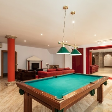 Magnificent 5-bedroom villa with partial sea views in Altos de Puente Romano, Marbella Golden Mile Picture 12