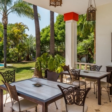 Magnificent 5-bedroom villa with partial sea views in Altos de Puente Romano, Marbella Golden Mile Picture 13