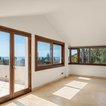 Magnificent 5-bedroom villa with partial sea views in Altos de Puente Romano, Marbella Golden Mile Picture 5