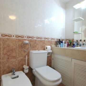 Beautiful 2-bedroom apartment in the popular urbanisation of Locrimar, Nueva Andalucia Picture 12