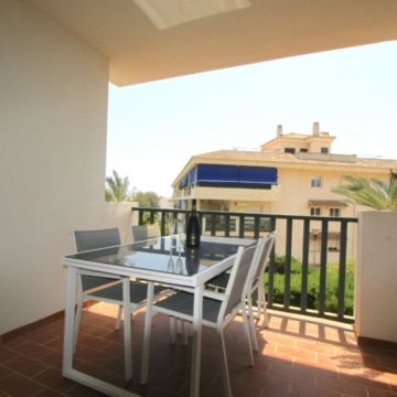 Beautiful 2-bedroom apartment in the popular urbanisation of Locrimar, Nueva Andalucia Picture 7