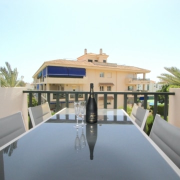 Beautiful 2-bedroom apartment in the popular urbanisation of Locrimar, Nueva Andalucia Picture 16
