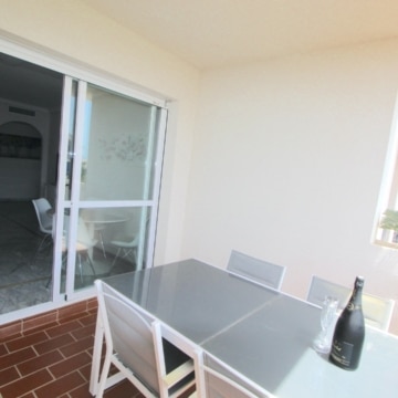 Beautiful 2-bedroom apartment in the popular urbanisation of Locrimar, Nueva Andalucia Picture 17