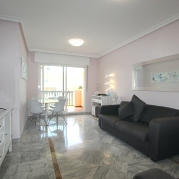 Beautiful 2-bedroom apartment in the popular urbanisation of Locrimar, Nueva Andalucia Picture 5