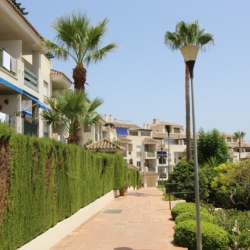 Beautiful 2-bedroom apartment in the popular urbanisation of Locrimar, Nueva Andalucia Picture 22